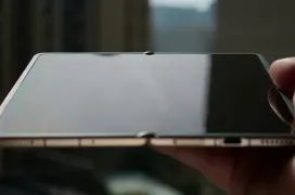 Honor presume de pantalla casi sin pliegue en el Magic V6: un ejecutivo lo enseña antes del debut en el MWC 2026 