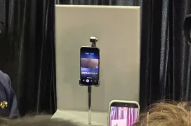 HONOR ha mostrado en este MWC su nuevo Robot Phone, un teléfono que da ojos a la IA integrada