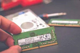 TurboQuant sacude a las memorias para IA, pero el mercado no da por hecho un golpe real a Samsung o Micron