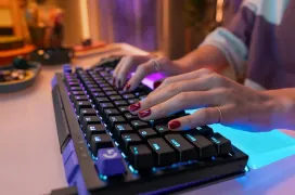 Llega el Logitech G512 X, un nuevo teclado gaming con interruptores analógicos TMR y formato modular