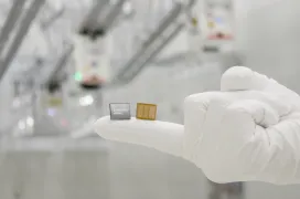 Samsung empieza a enviar muestras de su memoria HBM4E de 12 capas a los grandes clientes