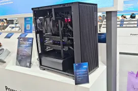 Formato E-ATX, 9 slots PCIe y ventiladores silenciosos de 16 cm para workstations con hasta dos RTX 5090: así es la FSP U661