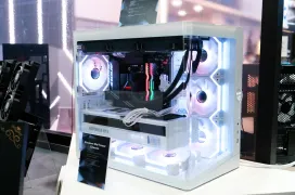 Las nuevas ENERMAX Enclave y K9M llegan con diseño panorámico, hasta tres radiadores de 360 mm y siete ventiladores ARGB preinstalados