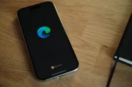 Un prototipo de Edge con Blink supera a Safari en iPhone y vuelve a poner el foco en las trabas de Apple a los navegadores en iOS