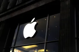 Tim Cook admite que el alza de la memoria ya es “insostenible” para Apple y anticipa subidas de precio en su catálogo