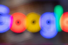 El hachazo definitivo de la UE a Google: 890 millones de multa y 60 días para cambiar su principal producto