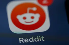 Reddit gana un 61% más pero se hunde en bolsa por el miedo a que la IA le quite tráfico de búsqueda