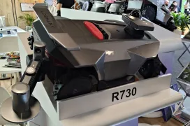 ANTHBOT R730 estrena un brazo que recorta automáticamente los bordes del césped