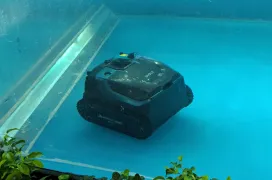 WYBOT S3 limpia la piscina, se vacía solo y utiliza energía solar