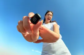 Elgato presenta el micrófono inalámbrico 2 en 1 de solapa y mano Wave Go con hasta 48 horas de batería