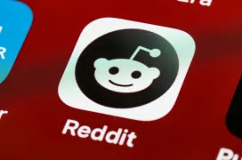 ¿Adiós al vibe coding con IA en el software libre? La restrictiva normativa de r/opensource que divide a Reddit y desata la polémica