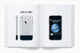 Apple lanza un libro con la evolución de su diseño en 20 años por 300 Dólares