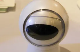 Hugo, la cámara inteligente con el asistente Alexa integrado