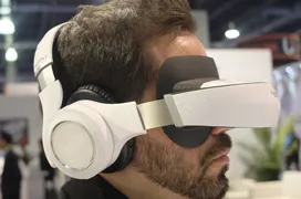 Ya a la venta las gafas de cine portátil 3D de Royole