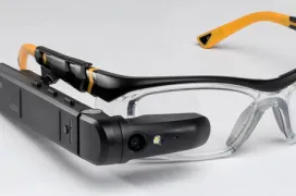 Las gafas de realidad aumentada Toshiba dynaEdge AR100 HMD incluyen un mini PC