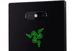 El Razer Phone 2 cuenta con el logo de Razer y se ilumina con las notificaciones