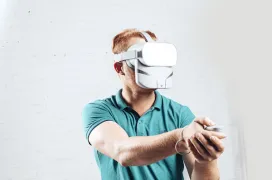 Esta máscara promete crear una mayor sensación de inmersión generando olores para experiencias VR