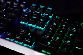 El teclado gaming mecánico ASUS ROG Strix Scope cuenta con una tecla CTRL más ancha, RGB y Cherry MX Red