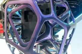 Con un coste de 4.000 Euros, las llamativas torres InWin Yong se diseñan de manera aleatoria creando modelos únicos entre sí