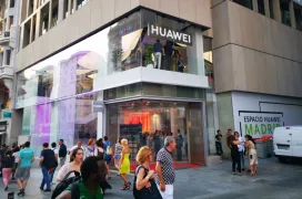 Huawei abre su primera tienda oficial en España con 1000 metros cuadrados en plena Gran Vía de Madrid