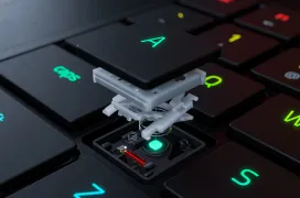 Razer introduce el primer teclado óptico del mundo para portátil con el gaming Blade 15 Advanced