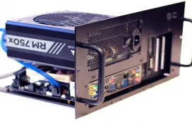 CoolBitts quiere que tengas tu PC inmerso en líquido no conductivo en su caja ICEbox capaz de disipar hasta 750 W