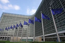 La Comisión Europea permitirá a los empleados no críticos trabajar en remoto desde este lunes