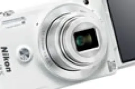 Nikon sucumbe a la moda de los selfies con la nueva COOLPIX S690