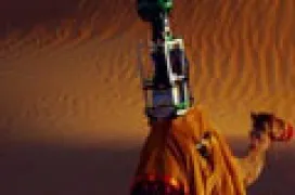 Google utiliza un camello para añadir a Street View el desierto de Liwa