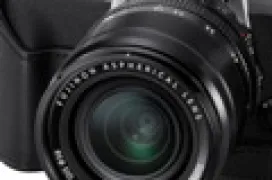 Fujifilm anuncia su cámara compacta X-T10 con sensor APS-C de 16 megapíxeles