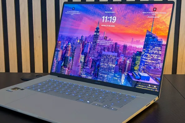 ASUS Zenbook A16 UX3607 Review con Snapdragon X2 Elite Extreme (X2E-94-100): Una de las CPUs más potentes del mundo en un portátil de 1,2 kg de peso