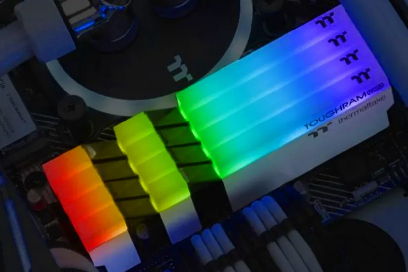 Thermaltake lanza sus módulos de memoria ToughRAM RGB DDR4 a 4.600 MHz