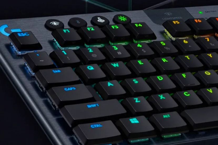 Conectividad inalámbrica y tamaño compacto en el nuevo teclado mecánico Logitech G915 TKL