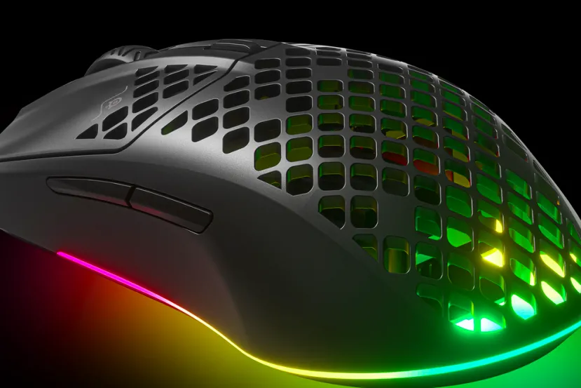 Hasta 200 horas de uso en el ratón inalámbrico SteelSeries Aerox 3 Wireless con iluminación RGB y solo 66 gramos de peso