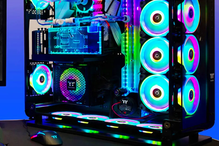 Hasta 18 ventiladores, placas E-ATX y 3 cristales templados en la Thermaltake Core P8 TG