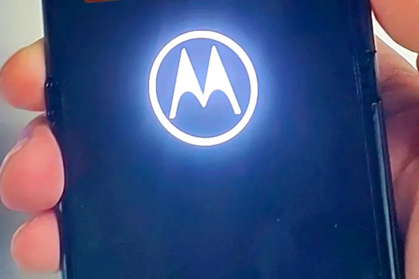 Vistas fotografías del nuevo Motorola Razr con un diseño más cuadrado y doble sensor fotográfico