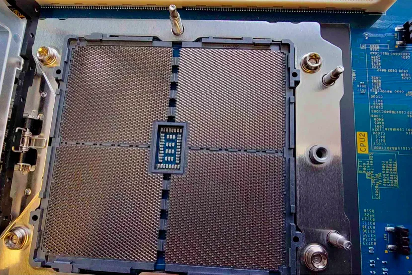 Nuevas fotos de los AMD EPYC Genoa dejan ver su enorme tamaño, el socket y el disipador de calor
