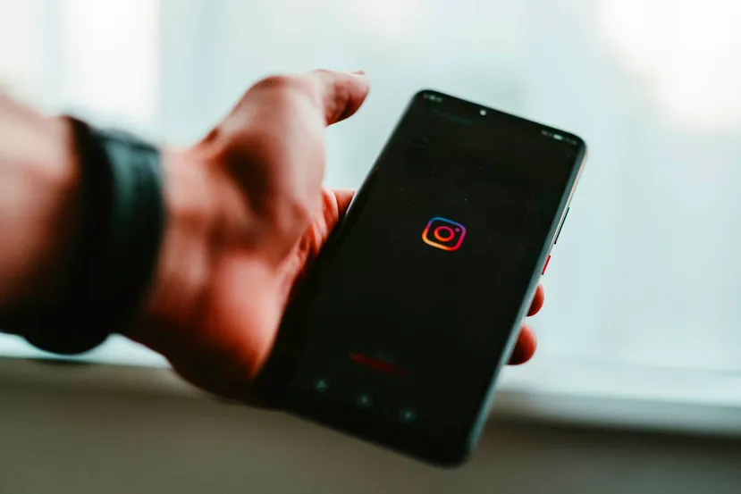 Instagram se pone seria evitando descargar Reels para publicarlos en TikTok