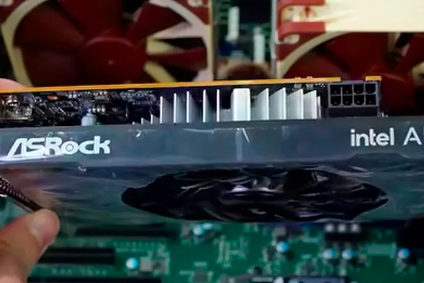 Vista una tarjeta gráfica personalizada ASRock Intel Arc