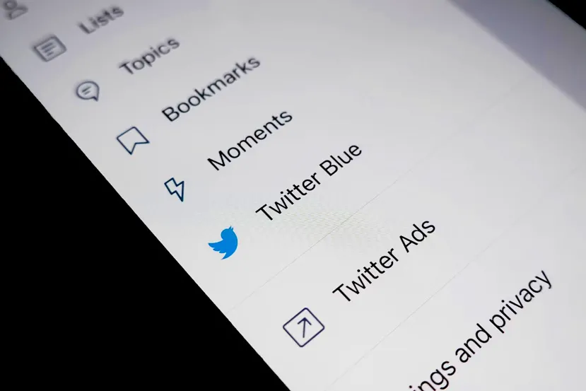 Los usuarios de Twitter Blue ya podrán esconder sus marcas azules
