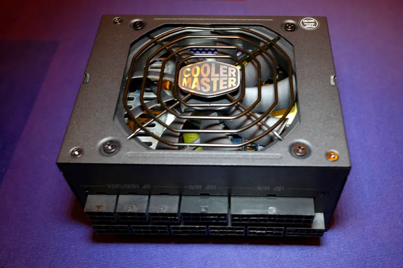 Cooler Master supera la barrera de los 1000W con sus fuentes V SFX Platinum