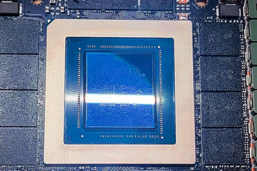 NVIDIA cambia la GPU en la RTX 4090 FE reduciendo su límite de voltaje de 1,1 a 1,07 V