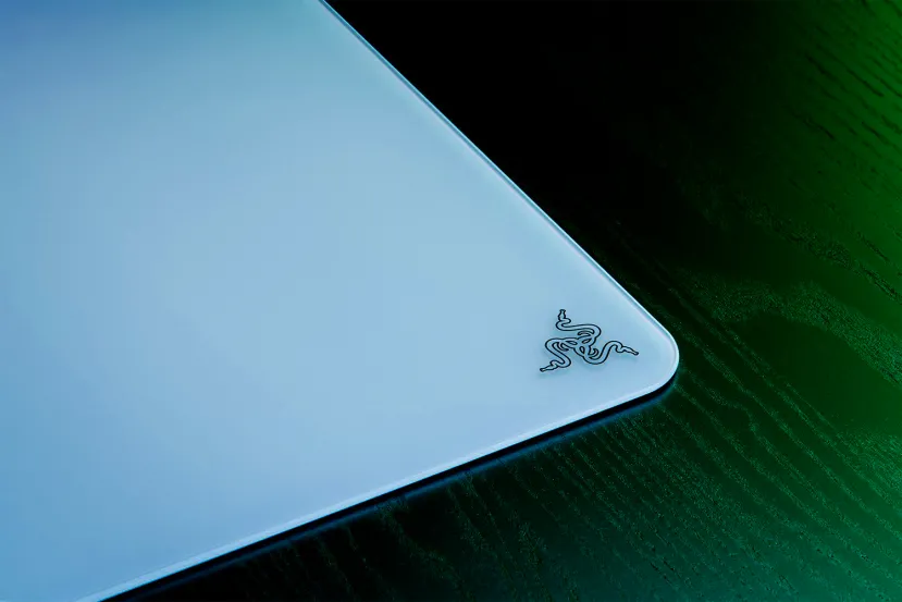 Nueva alfombrilla Razer Atlas con superficie de cristal templado y base de goma antideslizante