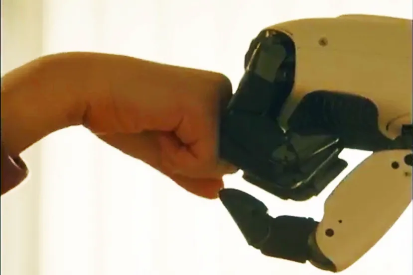 LG adelanta CLOiD, su robot doméstico con dos brazos y manos articuladas para tareas reales del hogar en el CES 2026