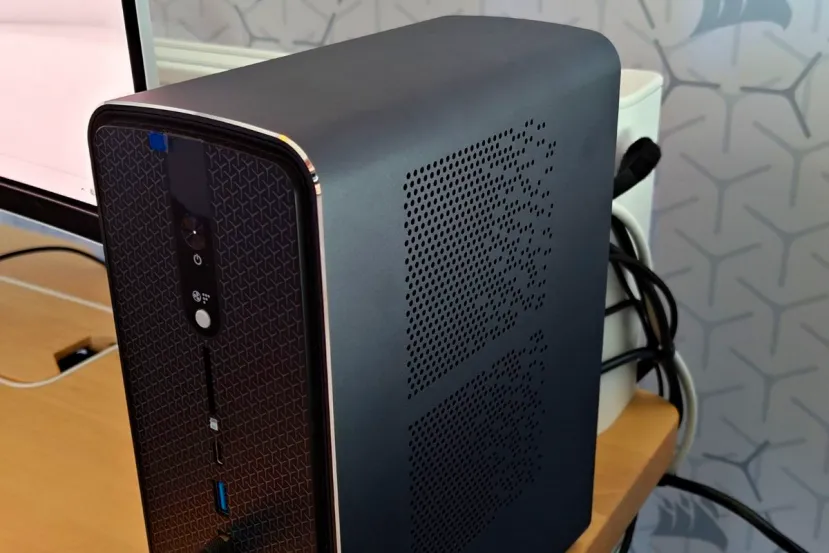 Corsair nos muestra la AI Workstation 300: una estación de trabajo de 4,4 litros con 96 GB de memoria gráfica