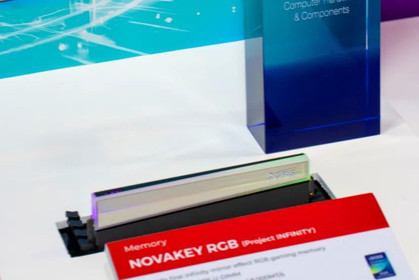 XPG NOVAKEY RGB debuta en el CES 2026 con DDR5 a 8000 MT por segundo, efecto Infinity y uso de materiales reciclados