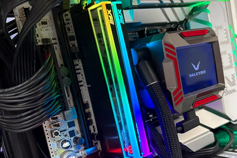 XPG NOVAKEY RGB DDR5 6000 C30 Review: Diseño Infinity Mirror y hasta 6800 MT/s sin tocar voltajes