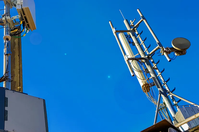 La nueva Ley General de Telecomunicaciones permitirá la instalación de pequeñas antenas 5G en farolas y semáforos