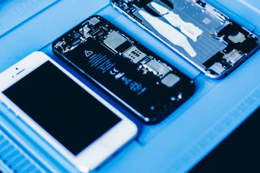 El vicepresidente senior de ingeniería de hardware de Apple insinúa que los iPhone no adoptarán baterías extraíbles