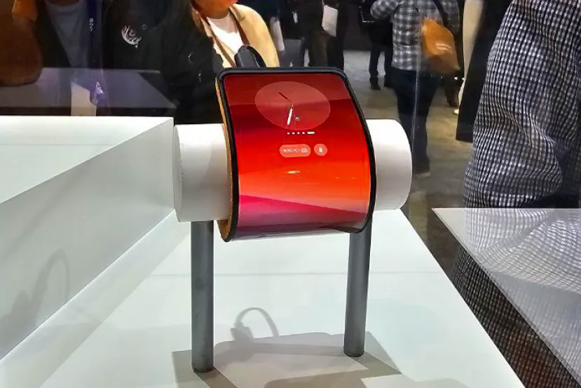 Motorola presenta su Brazófono, un concepto de teléfono con pantalla flexible que se adapta a tu brazo